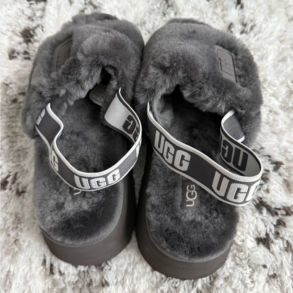 ☑️UGG FLUFF YEAH SLIDES☑️